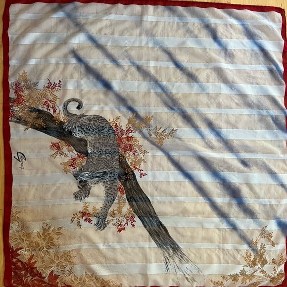 🐆Vintage 70s Gim Renoir Square Cheetah Scarf Blue & White | Red Border | 33" Sq - Picture 12 of 17